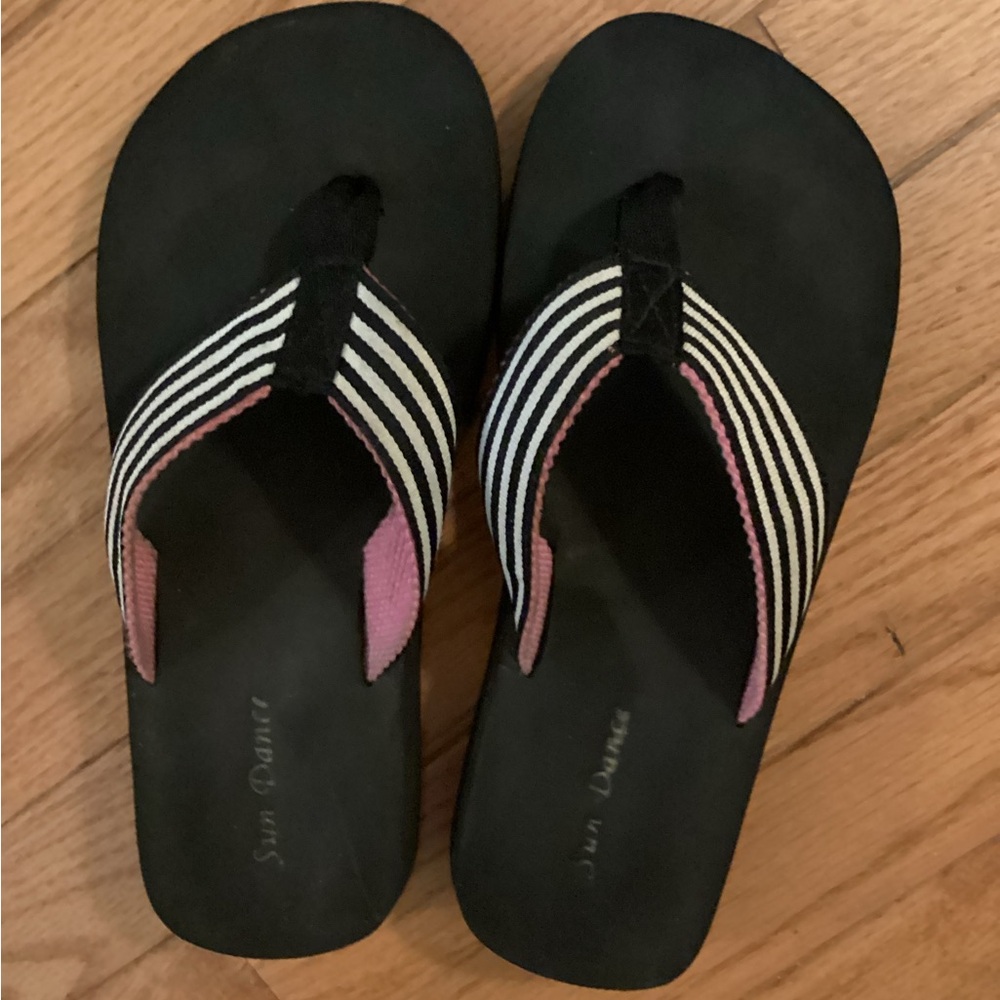 SUN DANCE FOAM FLIP FLOPS 1” HEEL - CLOTH BLACK & WHITE STRIPE - PINK UNDERSIDE
